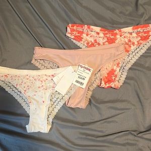 (3) JESSICA SIMPSON PANTY